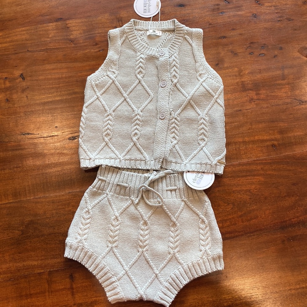Knit vest and bloomer 6-12 month